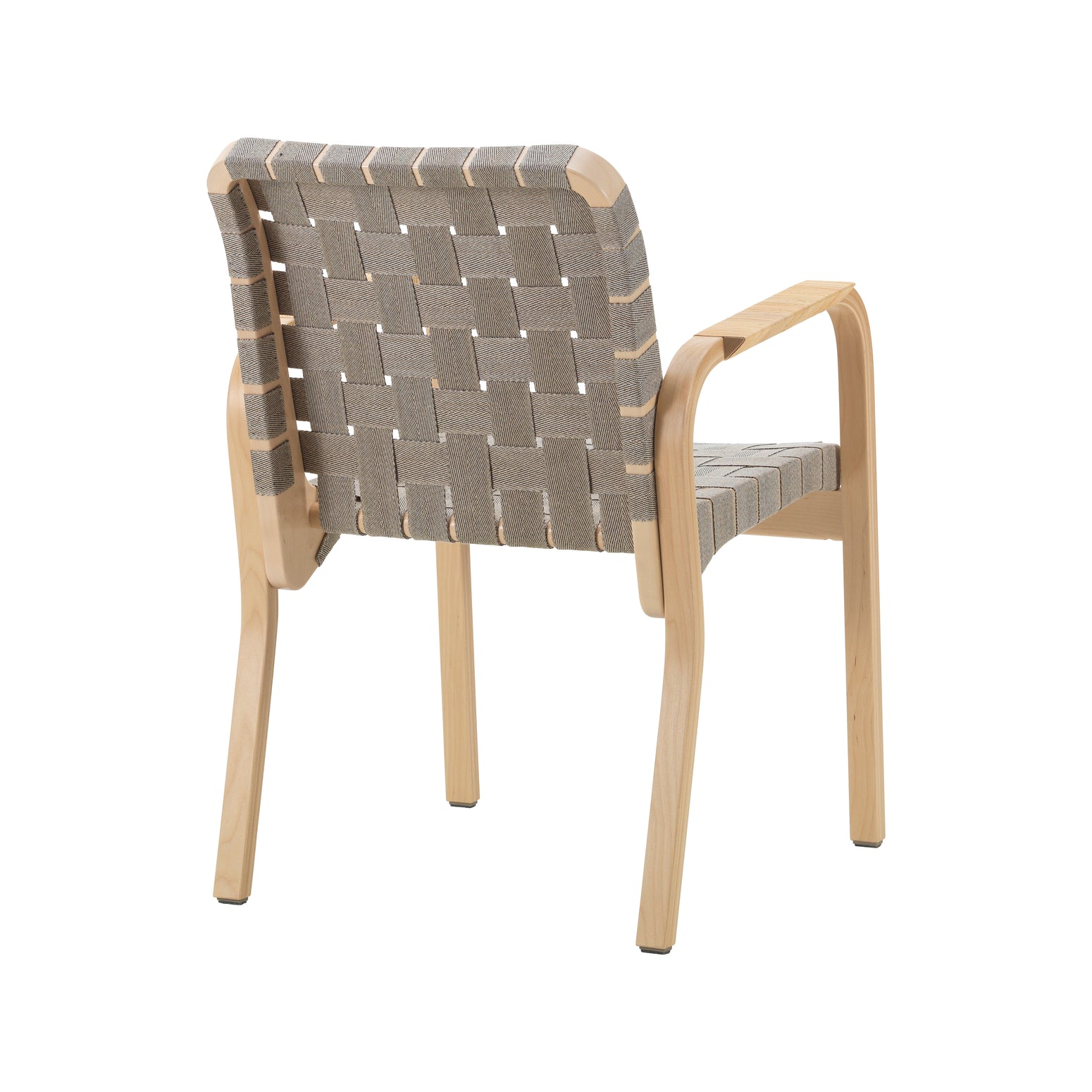 Spisestol Armchair 45 fra Artek: Klarlakkert bjørk med flettet lin (natural / black) og armlener i rotting