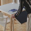 Begrenset opplag: Foldebord Aalto Table Foldable DL81C fra Artek, i heltre bjørk med bordplate i tofarget linoleum (Vapour /Smokey Blue)
