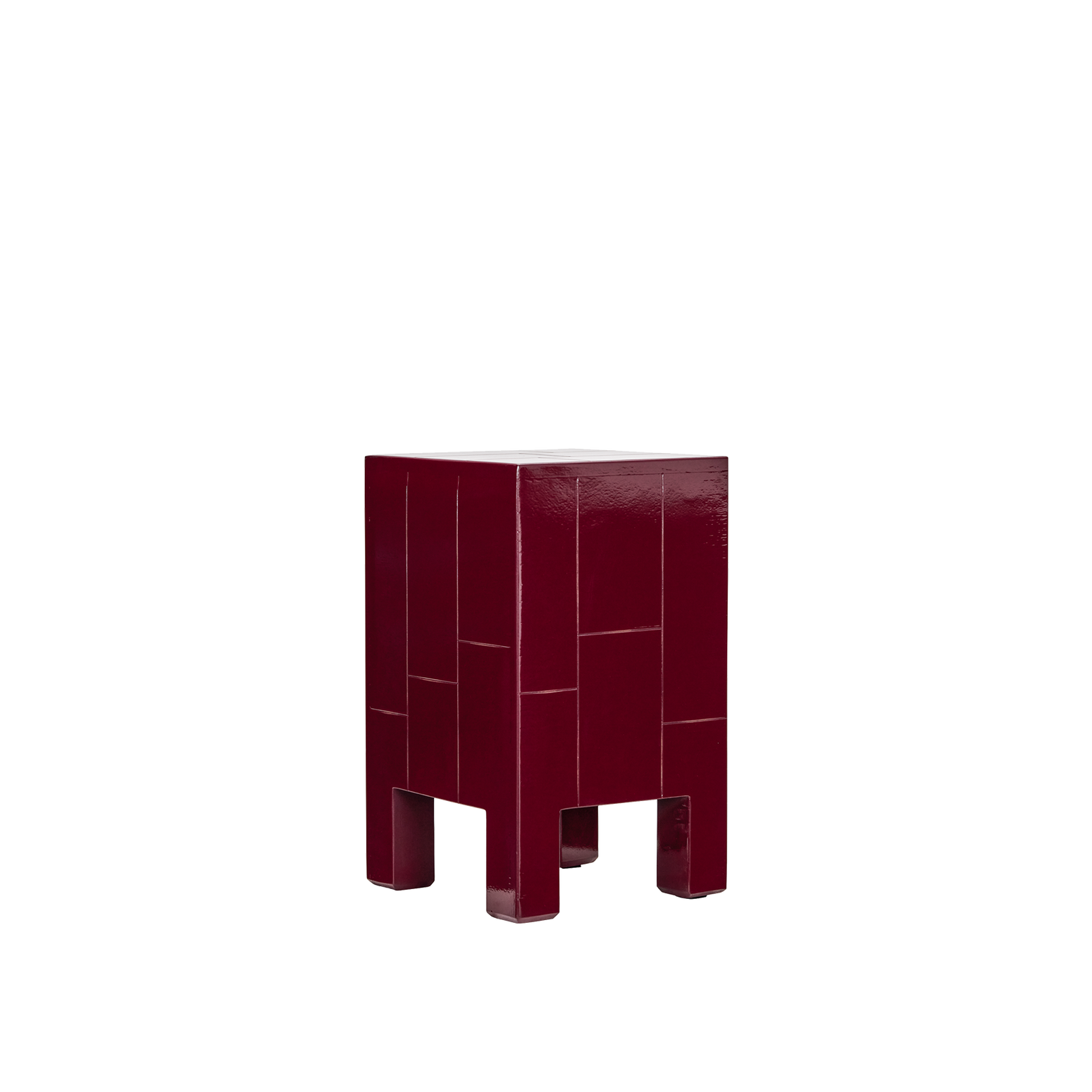 Sidebordet Brick fra House Doctor er dekorert med håndlagde ‘fliser’ (paneler) av mangotre, lakkert med en elegant høyglanset finish og kommer i to fine farger – en dyprød variant og en lys sandfarget variant.