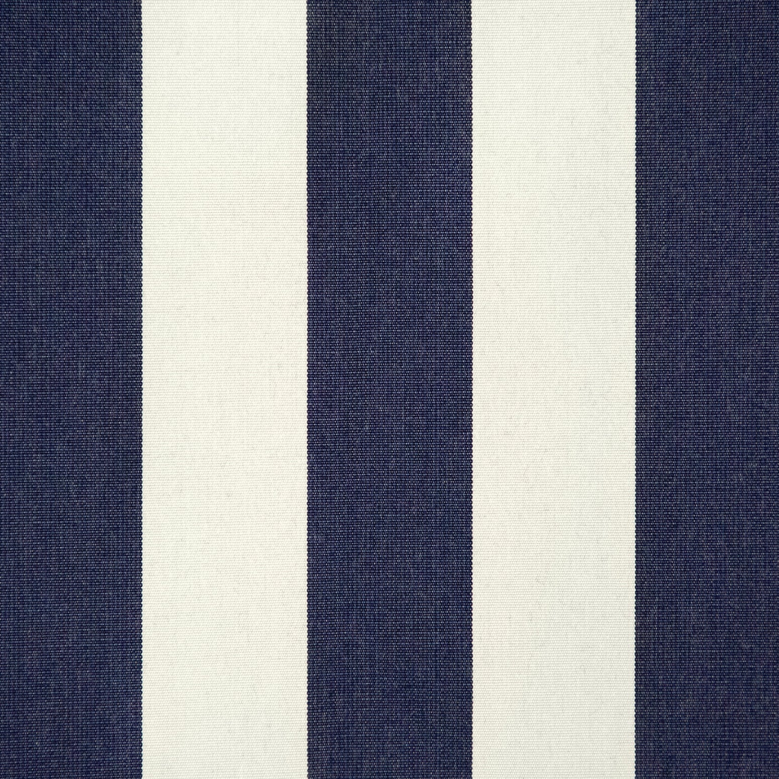 Mørkeblått stripete utendørstekstil Broad Striped | Navy – White (A681)