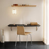 Det vegghengte skrivebordet AB019 Wall desk fra Carl Hansen & Søn i sort laminat.