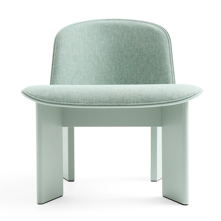 Chisel Lounge Chair fra Hay i bøk i fargen Eucalyptus med tekstil Metaphor 023.