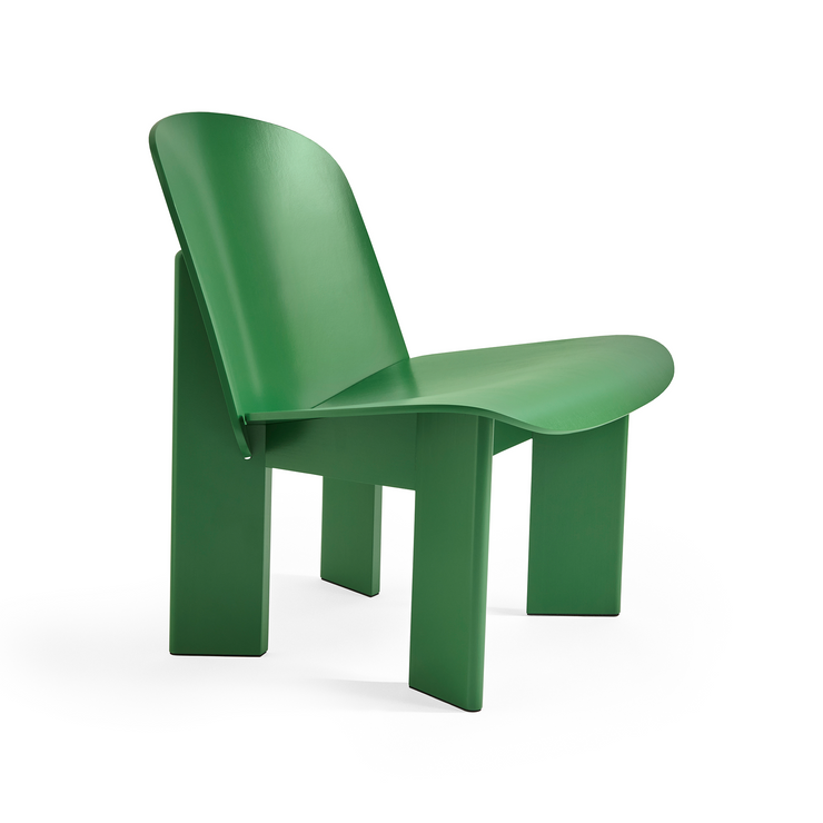 Chisel Lounge Chair fra Hay i bøk i fargen Lush Green.