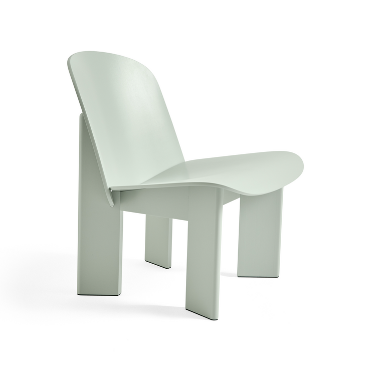 Chisel Lounge Chair fra Hay i bøk i fargen Eucalyptus.