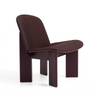 Chisel Lounge Chair fra Hay i bøk i fargen Dark Bordeaux med tekstil Remix 373.