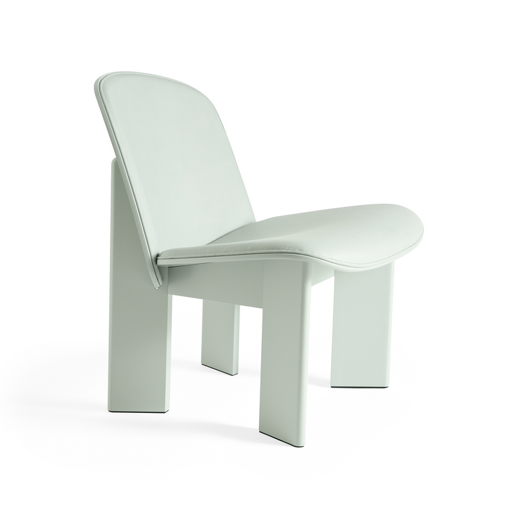 Chisel Lounge Chair fra Hay i bøk i fargen Eucalyptus med skinn Sense Eucalyptus.
