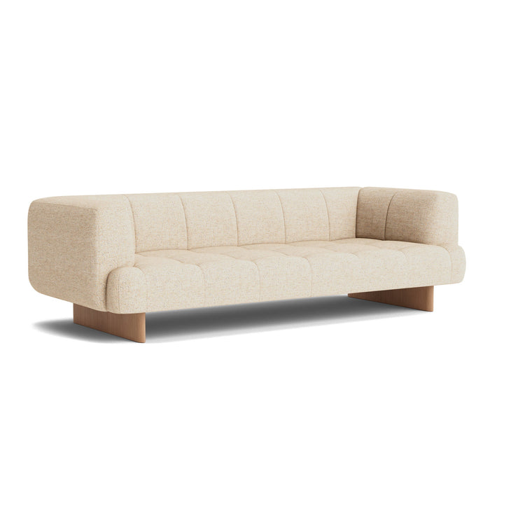 Sofa Quilton Lift fra Hay, 3-seter i tekstil Bolgheri LGG60 og ben i lakkert eik. 