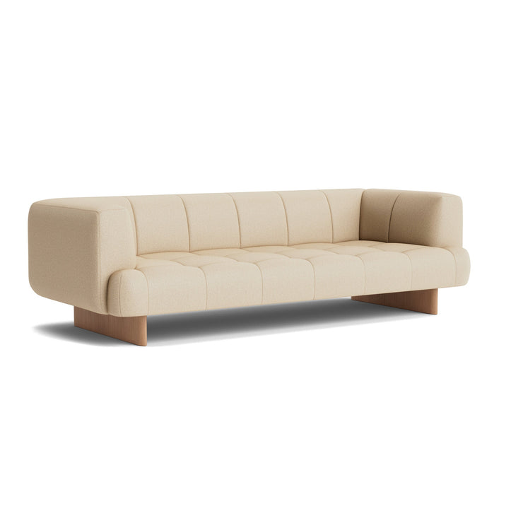 Sofa Quilton Lift fra Hay, 3-seter i tekstil Hallingdal 220 og ben i lakkert eik. 
