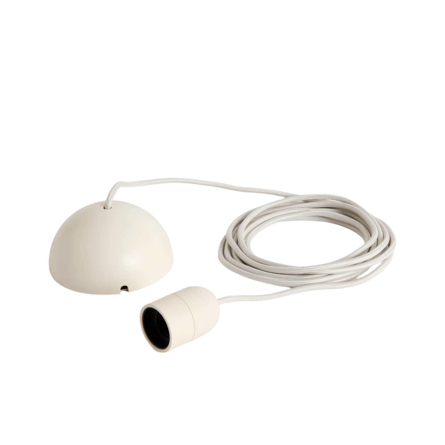 Kabelsett fra HAY kan kjøpes sammen med lampeskjermen. Hvitt kabelsett med takkopp og sokkel til standard E27 lyspære fra Hay (farge Clay White)