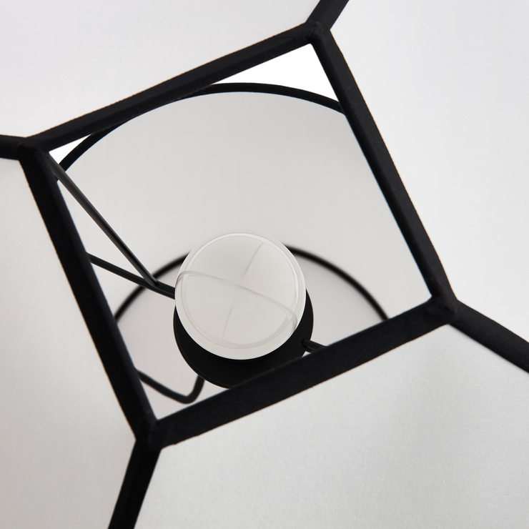 Bordlampe Ava Pyramid Table Lamp fra Hay.