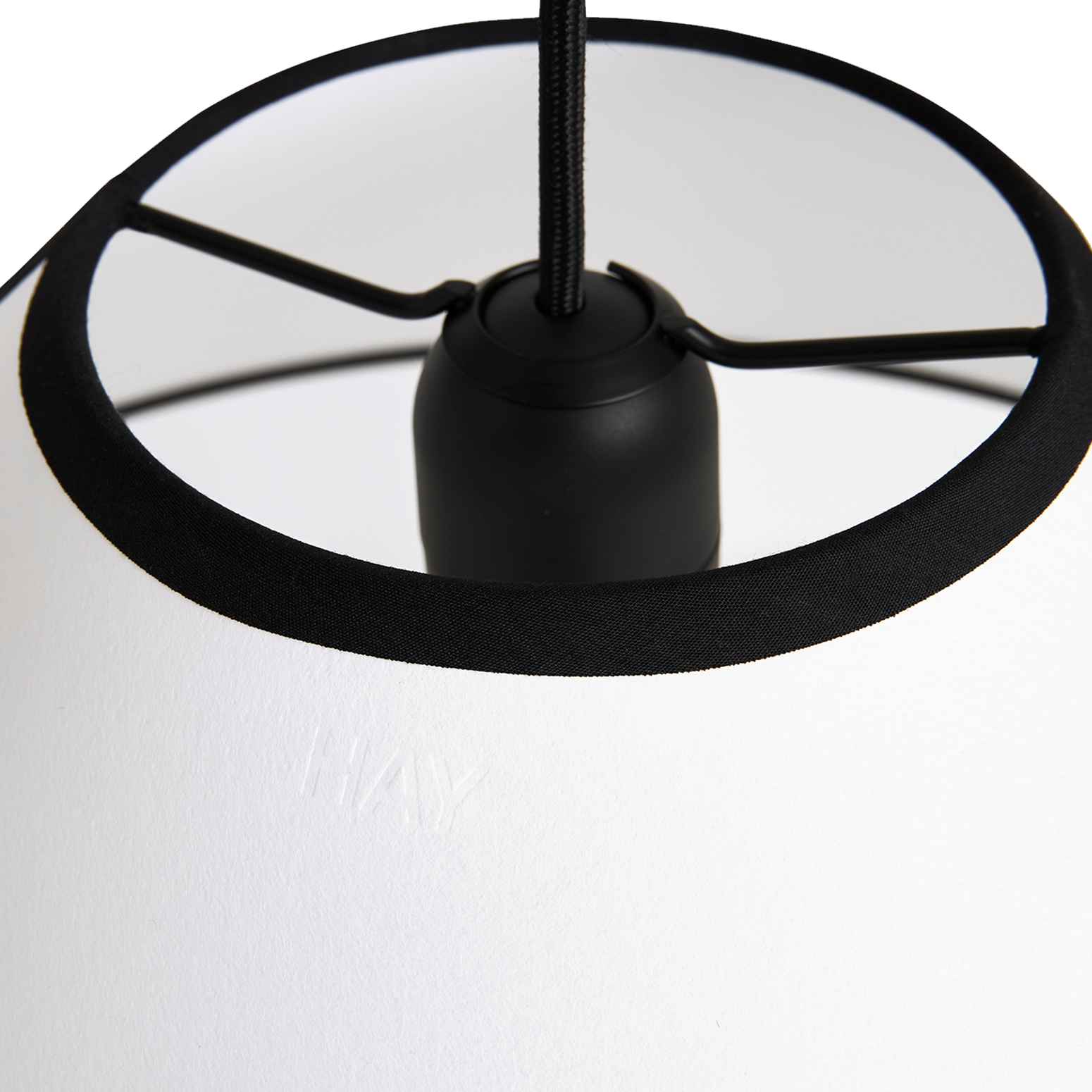 Taklampe Ava Cone Pendant fra HAY.