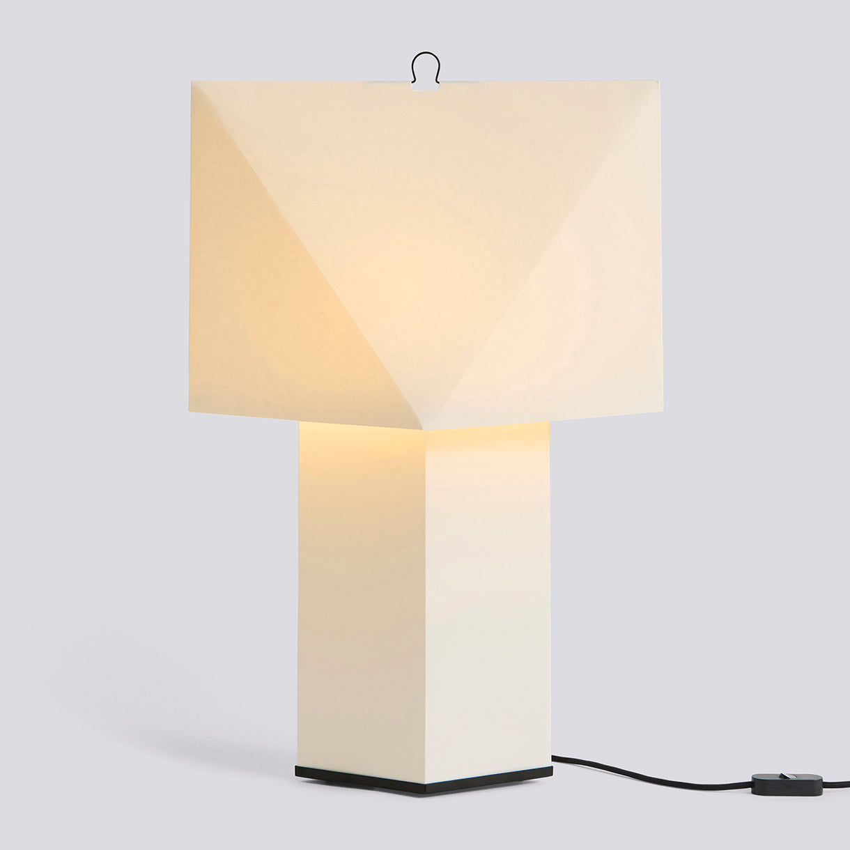 Aplat Table Lamp 660 i hvitt silkepapir – produktbilde mot lys bakgrunn