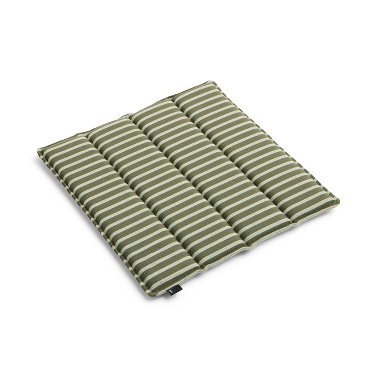 Grønnstripet sittepute 40 x 40 / Olive bold stripe fra Hay