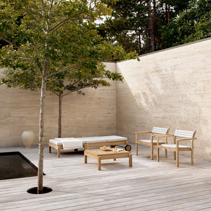 Solseng AH604 Outdoor Lounger fra Carl Hansen & Søn.
