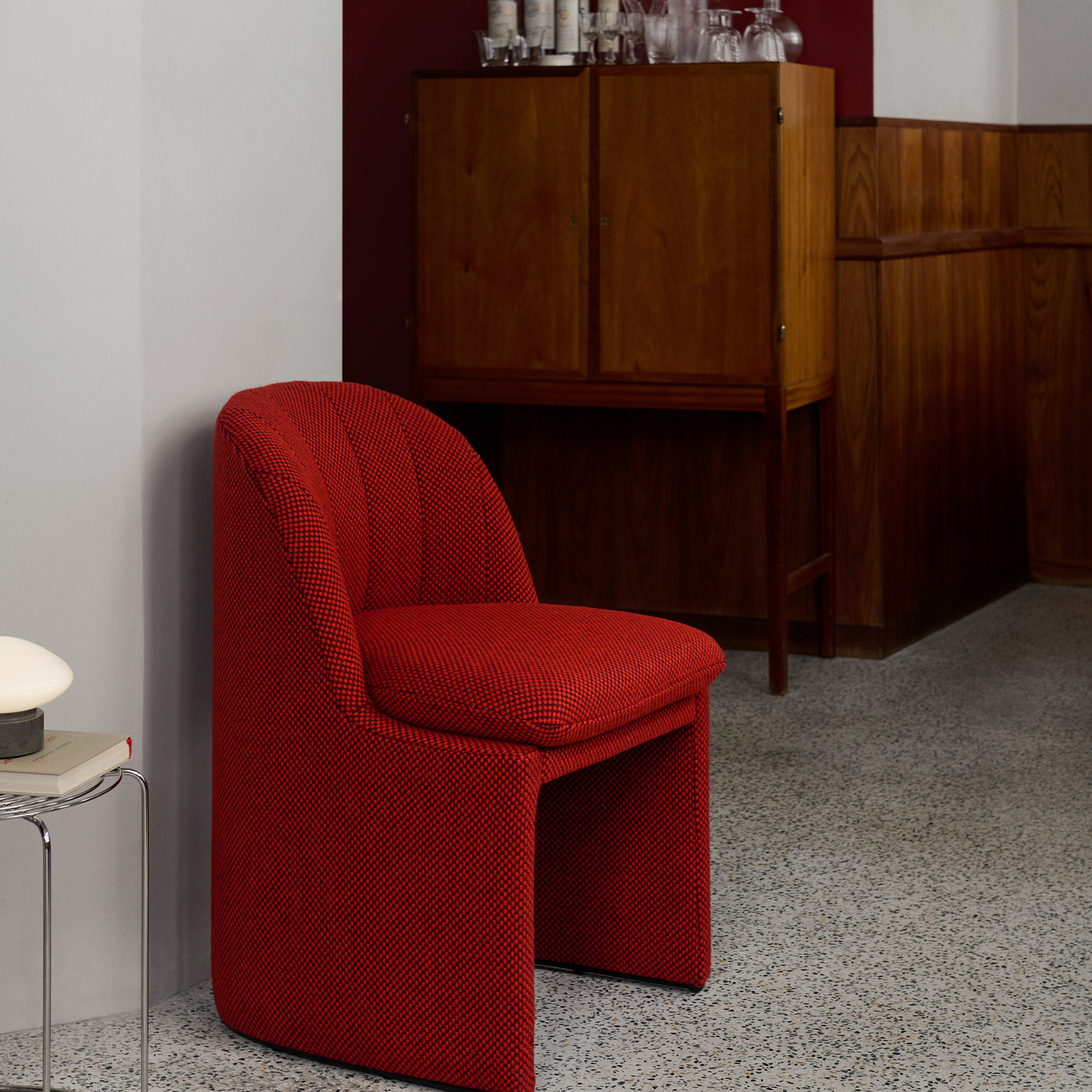 Spisestol Loafer SC106 Side Chair i fargen rød (Sisu 0655) fra &tradition.