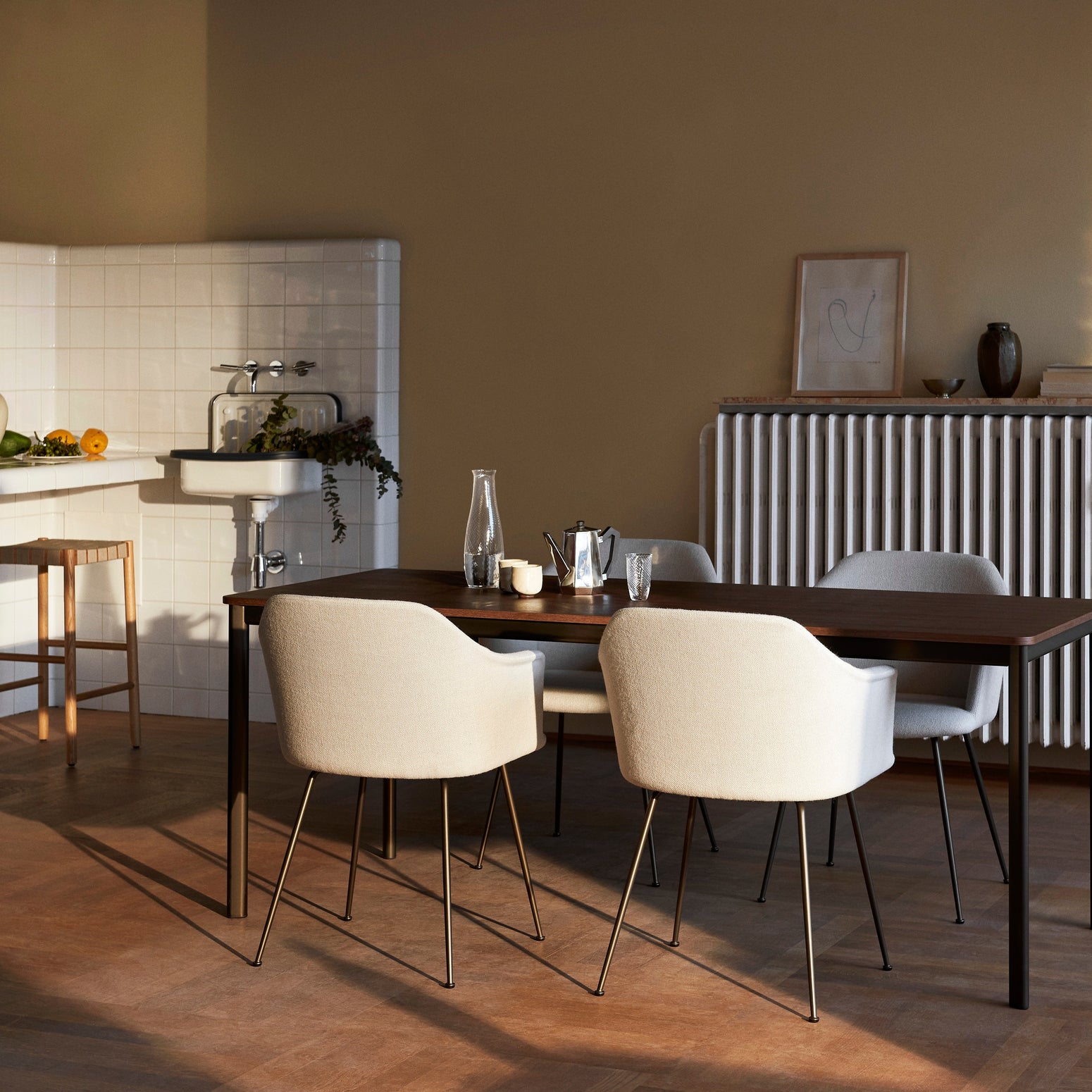 Spisestol Rely HW35/HW36 helpolstret, fra &tradition