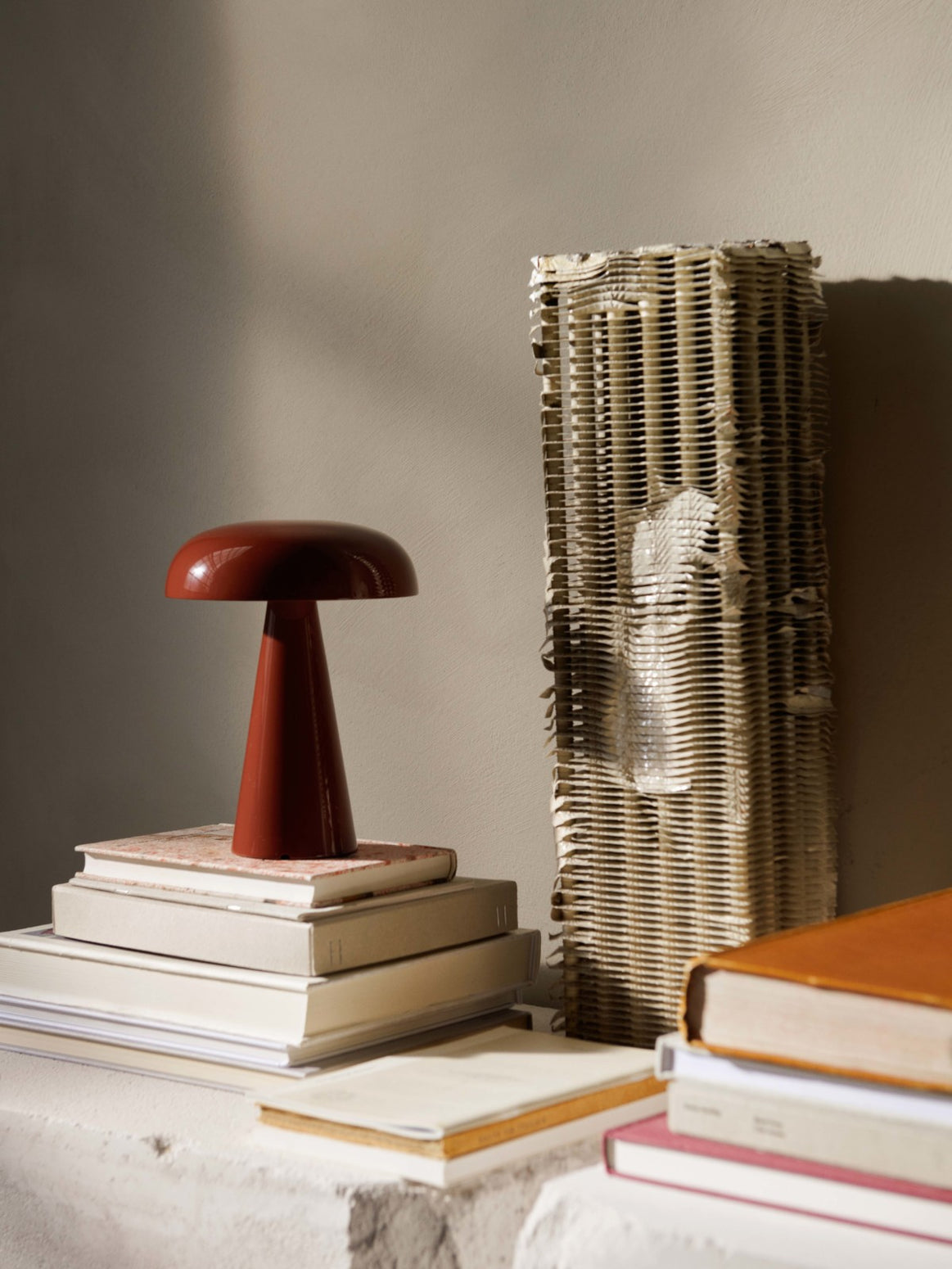Oppladbar bordlampe Como Red Brown fra &tradition