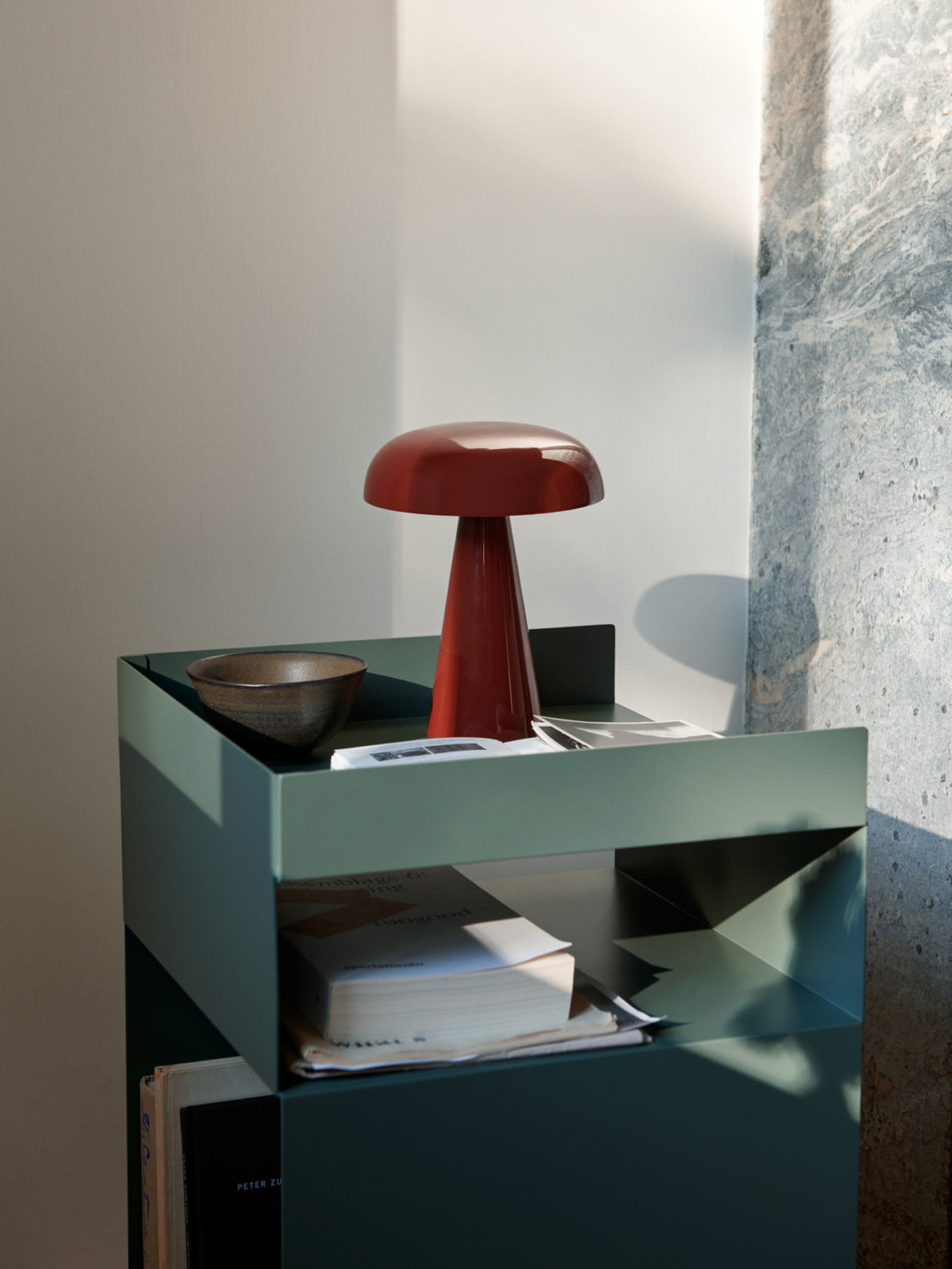 Oppladbar bordlampe Como Red Brown fra &tradition