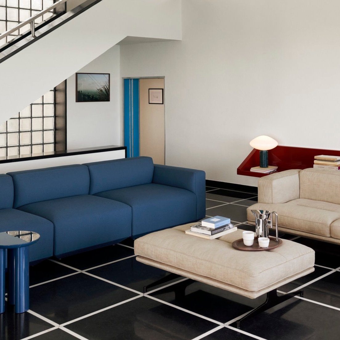 Serien Inland fra &tradition, designet av norske Anderssen & Voll, er en stilren og superkomfortabel sofaserie med en tydelig karakter som sender nikk til både klassisk italiensk design og skandinavisk Mid Century Modern design. 
