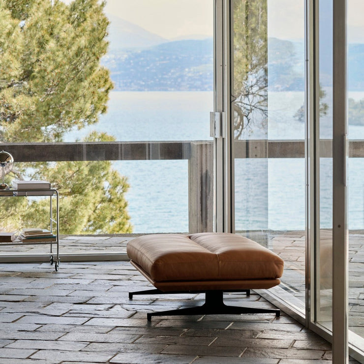 Puff Inland fra &tradition i konjakkfarget skinn