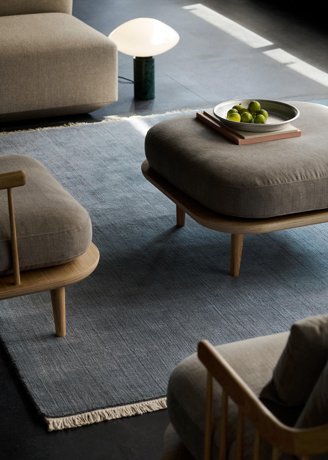 Teppe The Moor Rug Grey Blue Thunder fra &tradition