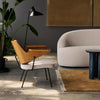 Teppet The Moor Rug fra andTradition i fargen Brown Gold, med frynser