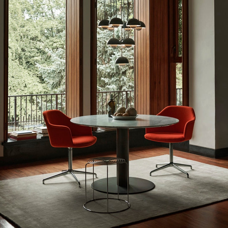 Wire Stool VP11 fra &tradition. Perfekt som en dekorativ ekstra sitteplass ved behov.