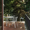 Bruk krakken Thorvald SC102 fra &tradition som et lite sidebord ved behov. 