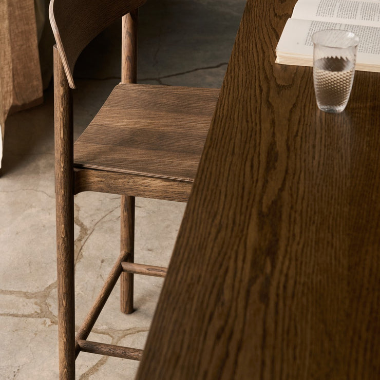 Barstol Betty TK13 fra &Tradition i røkt eik