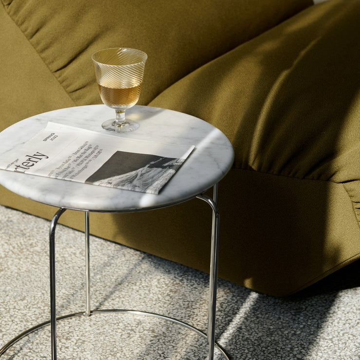 Sidebord Wire Stool VP11 fra &tradition med hvit marmorplate