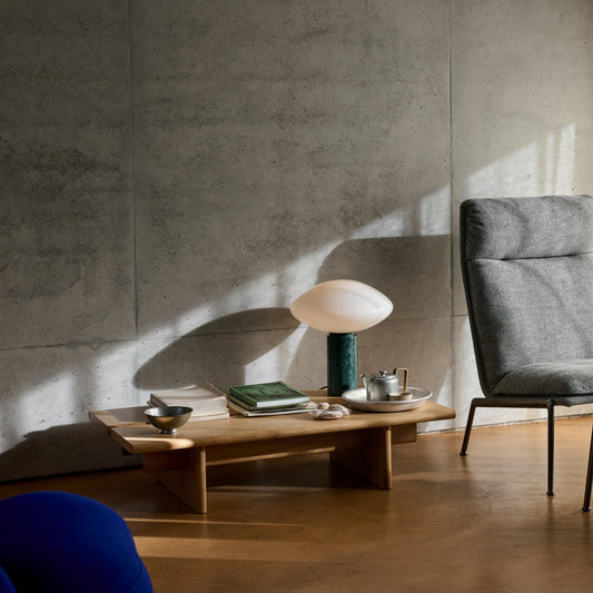 I serien Ita finnes to varianter av de vakre sofabordene Ita OS3 og Ita OS4 fra danske &tradition. Sofabordet er designet av OEO Studio med hensikt å forene dansk og japansk designtradisjon. 