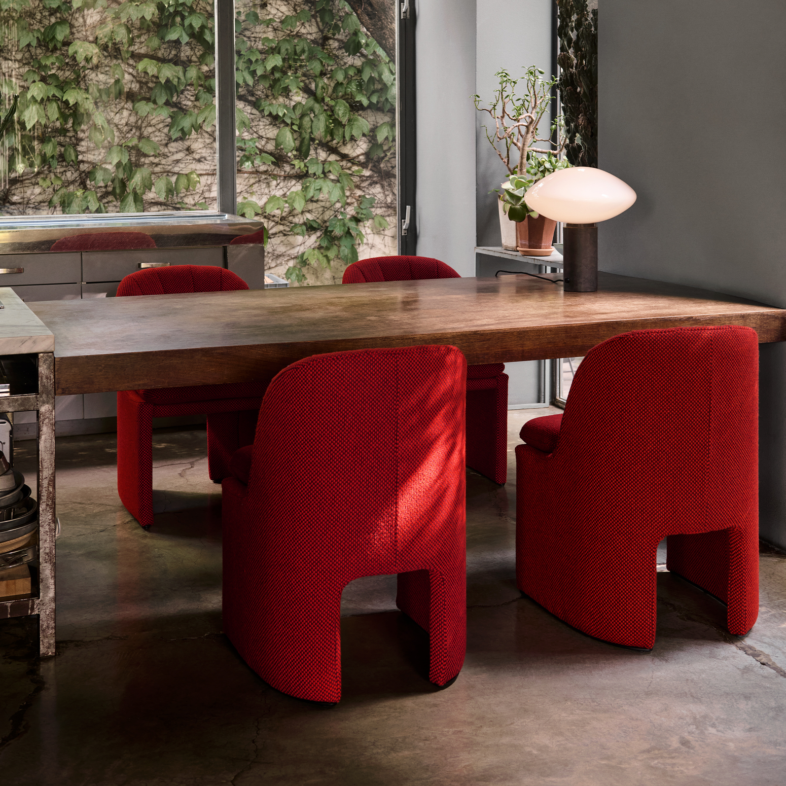Spisestol Loafer SC106 Side Chair i fargen rød (Sisu 0655) fra &tradition.
