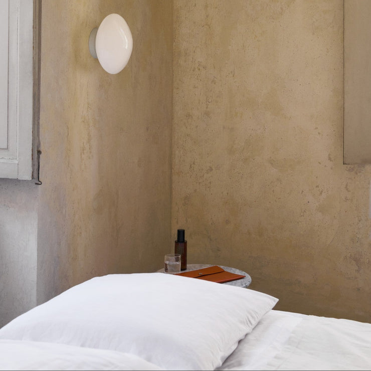 Sidebord Wire Stool VP11 fra &tradition med hvit marmorplate