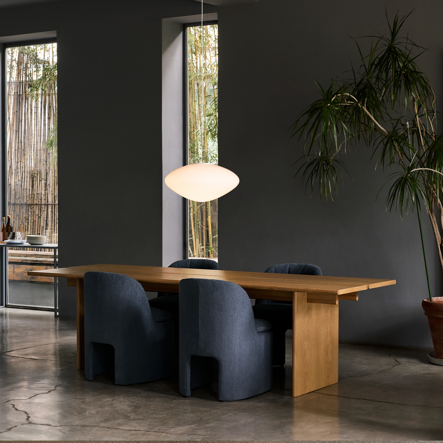 Spisestol Loafer SC106 Side Chair i fargen mørkeblå (Gentle 0193) fra &tradition.