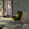 Lenestolen Muno LN17 fra &amp;tradition, designet av den italienske designeren Luca Nichetto, kjennes inviterende og varm i uttrykket og er akkurat passe elegant og skulpturell, synes vi. Den generøse stolryggen med de slanke armlenene sørger for en optimal sittekomfort.