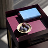 Sidebord Rotate SC73 fra &tradition i fargen Dark Plum