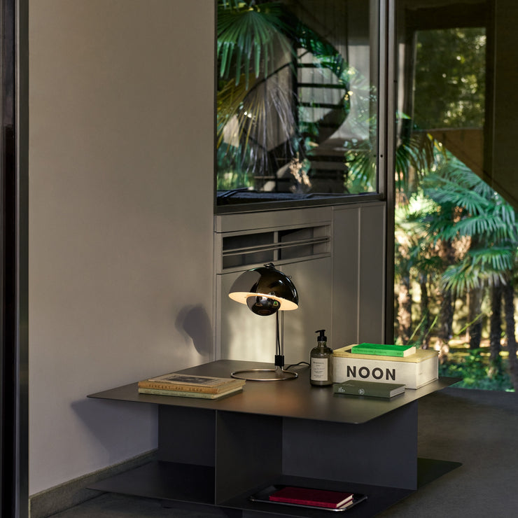 Kvadratisk sofabord Develius EV3fra &tradition, størrelse 89x89 cm i fargen Stone Grey