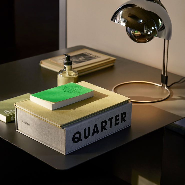 Kvadratisk sofabord Develius EV3fra &tradition, størrelse 89x89 cm i fargen Stone Grey