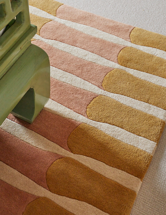 Ullteppet Bamboo Forest fra Layered designet av Alice Crawley i fargen English Rose