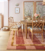 I samarbeid med den britiske interiørdesigneren Alice Crawley har Layered skapt en vakkert mønstret teppekolleksjon som bærer harmoniske nyanser av blått, oker, krem, pudderrosa, brunt og terrakotta. De elegante teppene Bamboo Stripe er laget i 100% deilig myk ull og kommer i tre ulike størrelser: 180x270 cm, 200x300 cm og 250x350 cm.