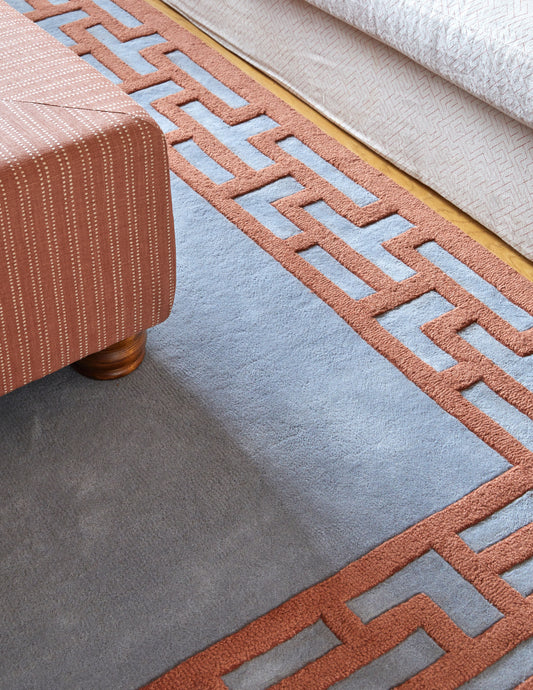 Ullteppet Indochine fra Layered designet av Alice Crawley i fargen Zen Blue