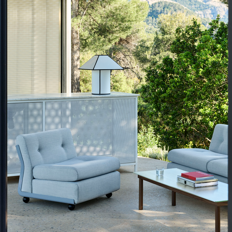 Bordlampe Ava Pyramid Table Lamp 290 fra Hay.