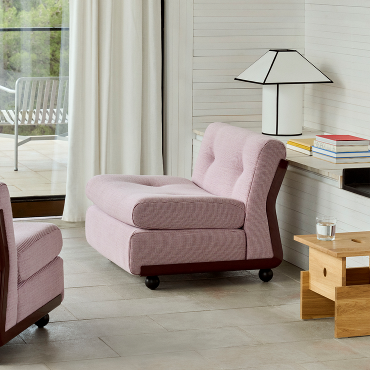 Bordlampe Ava Pyramid Table Lamp 450 fra Hay.