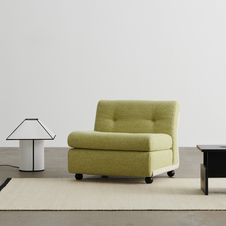 Bordlampe Ava Pyramid Table Lamp 450 fra Hay.