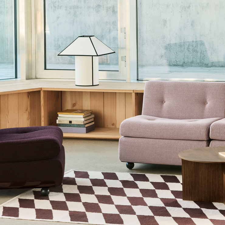 Bordlampe Ava Pyramid Table Lamp 450 fra Hay.