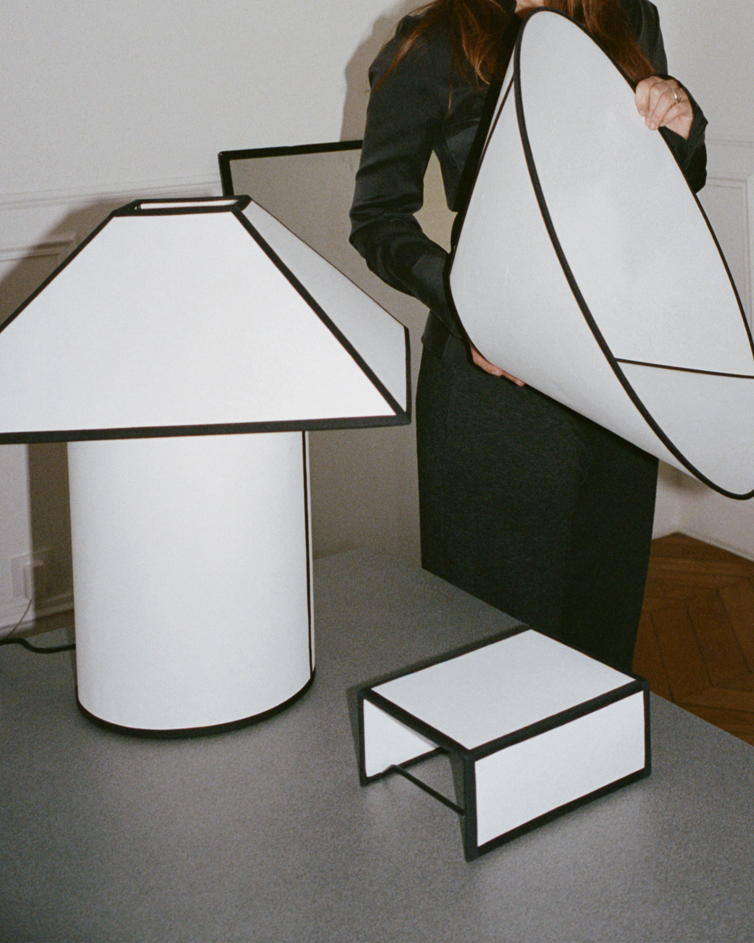 Ava-serien fra Hay. Her med vegglampe Ava Square Wall Lamp, taklampe Ava Cone Pendant og bordlampe Ava Pyramid Table Lamp.