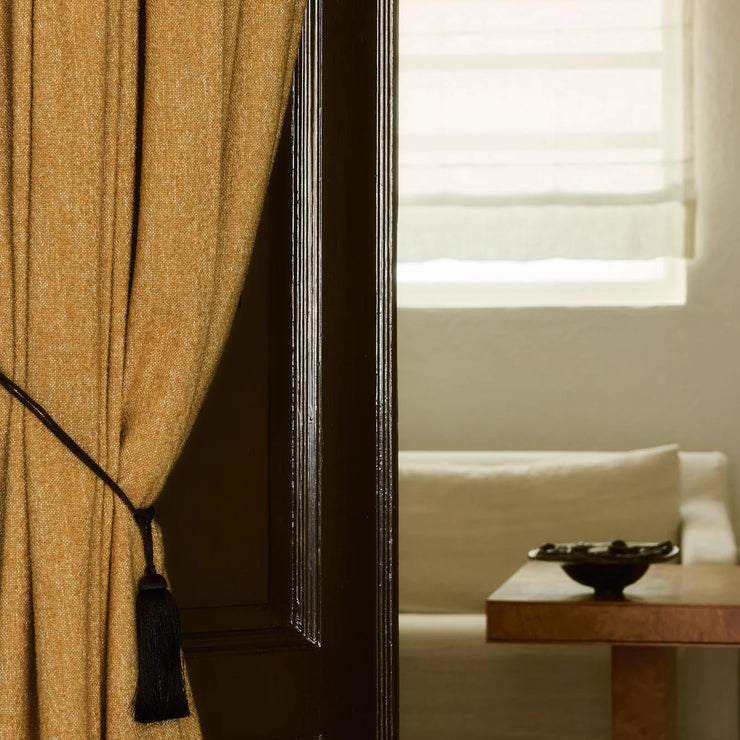 Gardin Bouclé fra Gotain i fargen Sennep