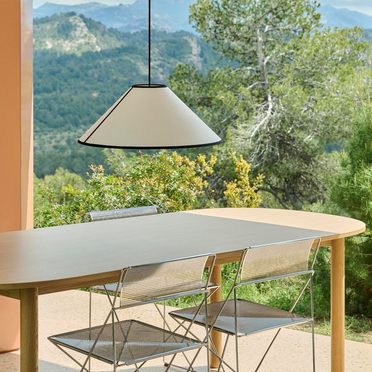 Taklampe Ava Cone Pendant 600 fra HAY.