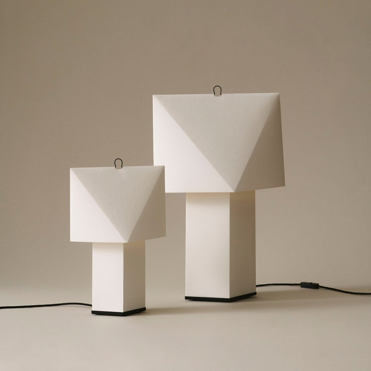 Aplat Table Lamp 400 og 660 side ved side