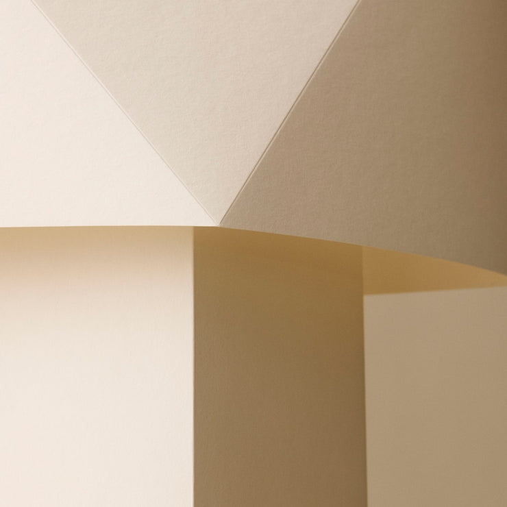 lampen minner om origami